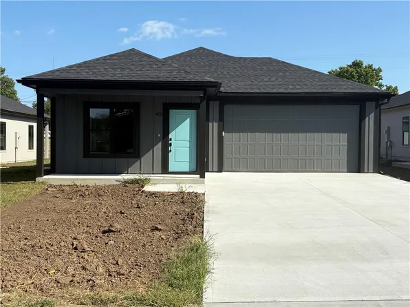 402 E Washington St, Harrisonville, MO 64701