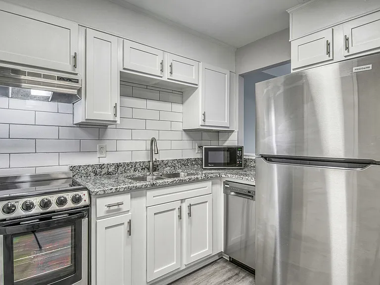 Village Green Apartment Homes — Photo 72