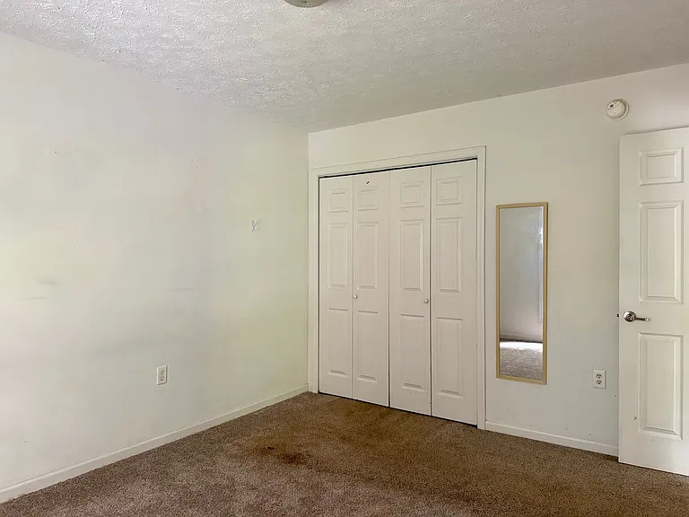 4 Greenbriar Rd #B — Photo 8