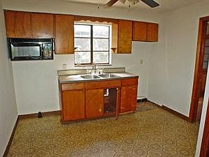 5th image of 250 Bennett Dr