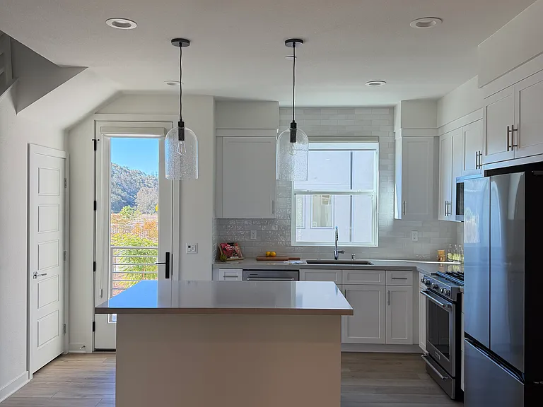 13895 Onyx Way — Photo 2