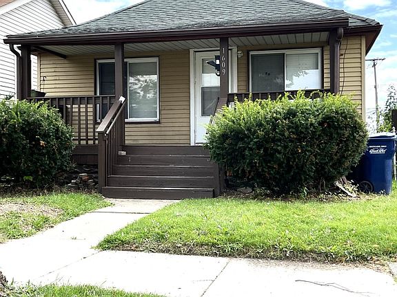 2nd image of 1609 Applewood Ave