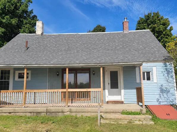 86 Meaderboro Rd, Farmington, NH 03835