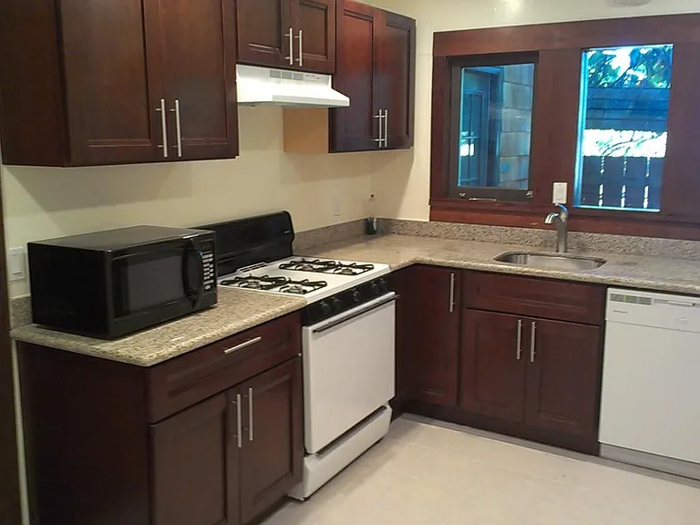 2705 Virginia St — Photo 2