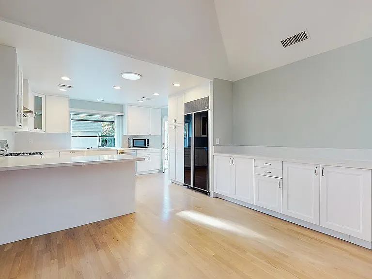 363 Huntley Dr — Photo 36