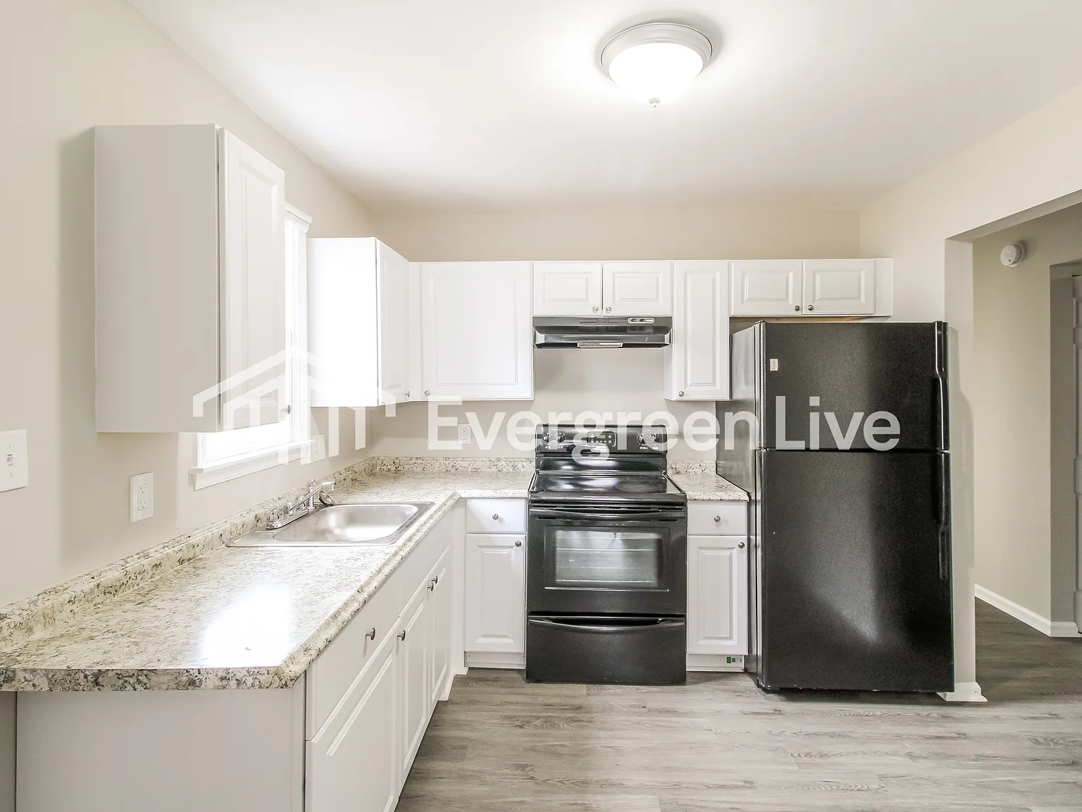 4 bed, 2.0 bath, 1422 sqft, $2,545 — Photo 4