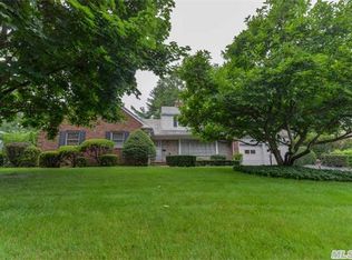 292 Trumbull Rd, Manhasset, NY 11030