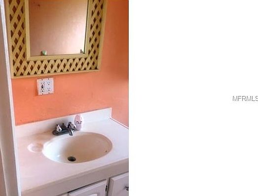 4th image of 15133 Avalon Ave
