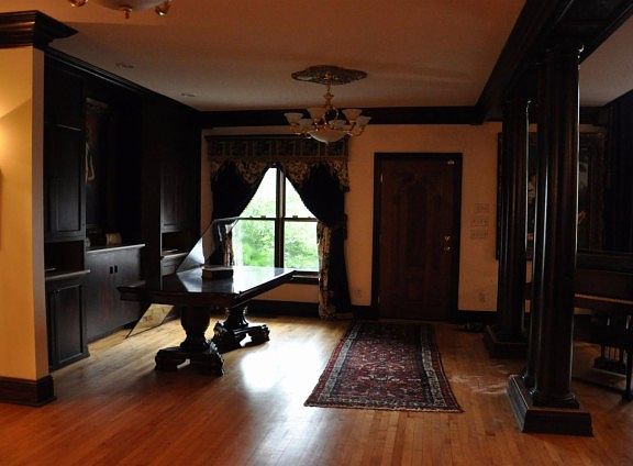 3rd image of 6198 Lexington Rd