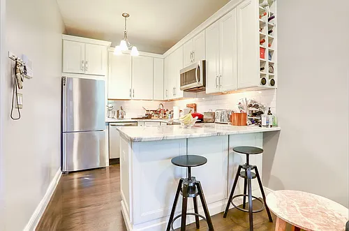 230 Bloomfield St #301 Photo 1