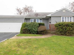 224 Linden St, Massapequa Park, NY 11762