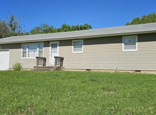 1410 Ford Dr, Aurora, MO 65605