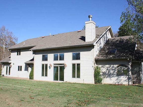 3rd image of 218 Sherwood Dr