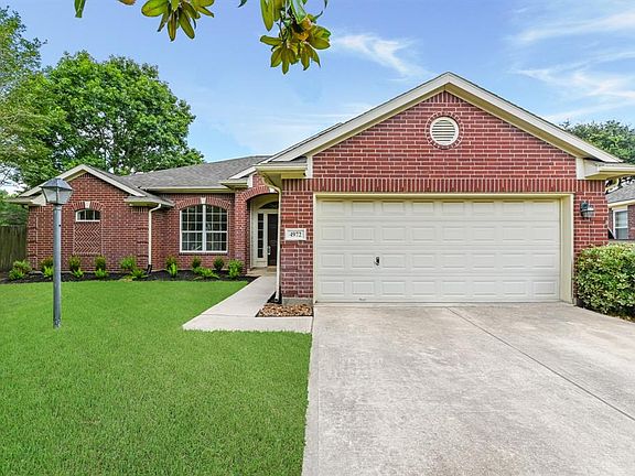 2 car garage and quiet cu-de-sac location.