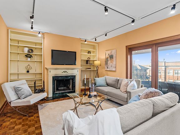 2nd image of 1005 Hinman Ave APT 4N