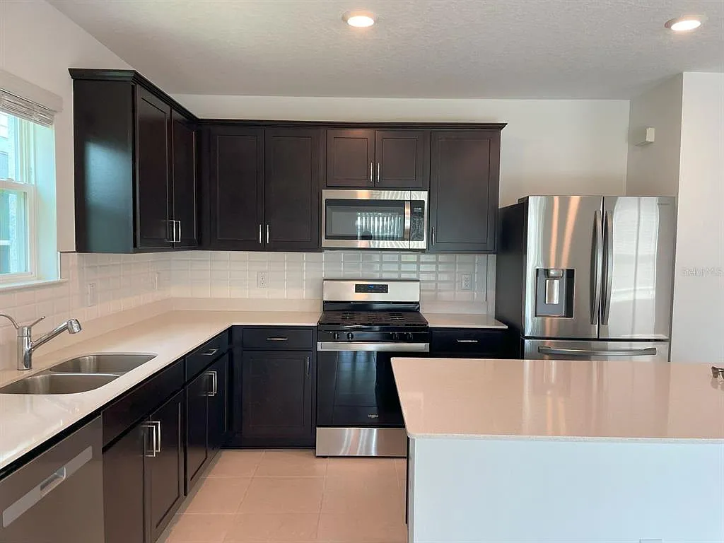 4 bed, 3.0 bath, 2203 sqft, $3,100 — Photo 3
