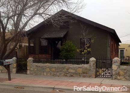 Front of house.
						:
						Note apartment on right side back of house.