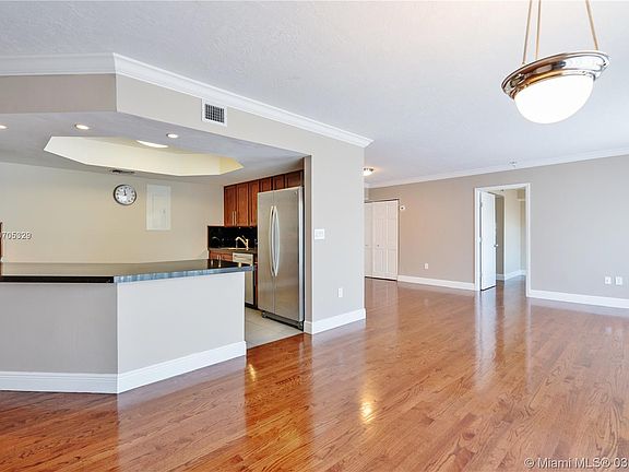 3rd image of 2600 Collins Ave APT 503