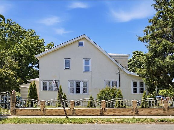 3rd image of 3820 Clarendon Rd