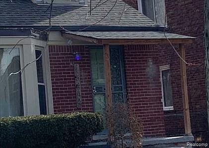 2nd image of 15444 Heyden St