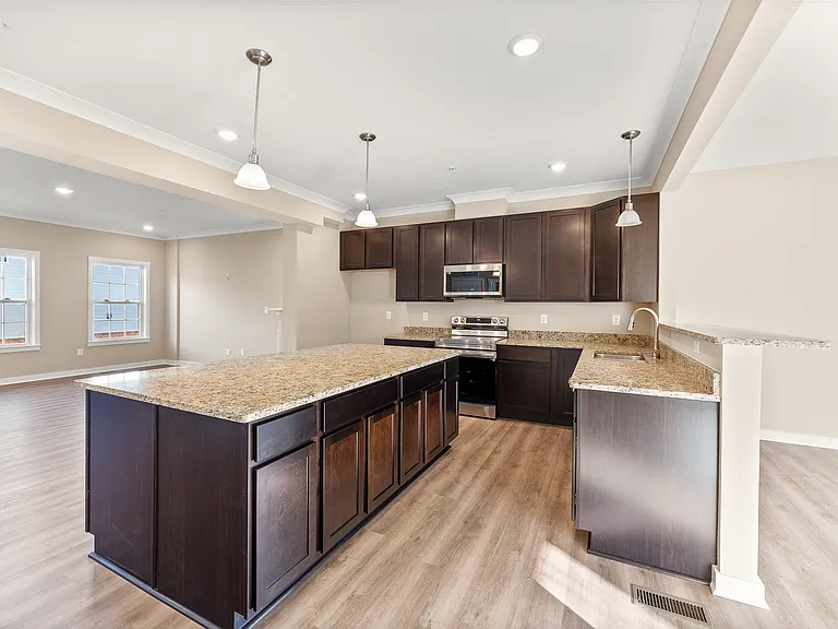 705 Ravenshire Ct — Photo 6