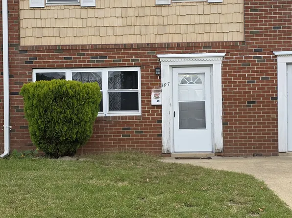 107 Briar Mills Dr, Brick, NJ 08724