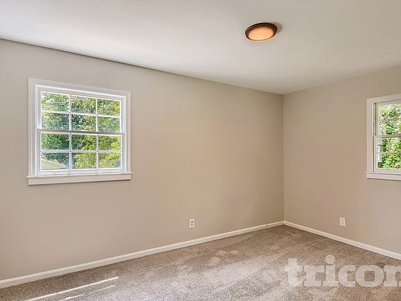 3rd image of 535 Circle Dr
