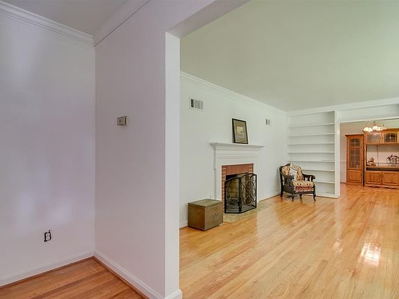 5th image of 421 Ashland Dr