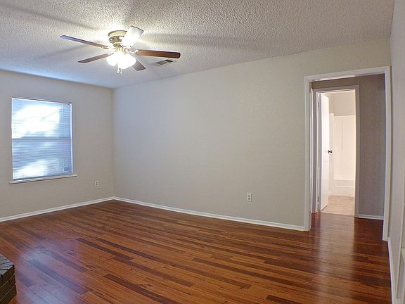 4th image of 3500 Elgenwood Trl