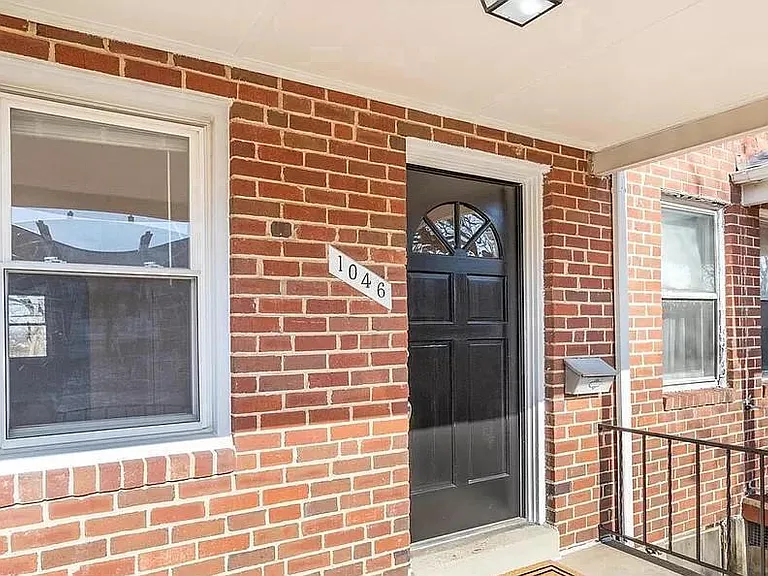 1046 Elm Rd — Photo 22
