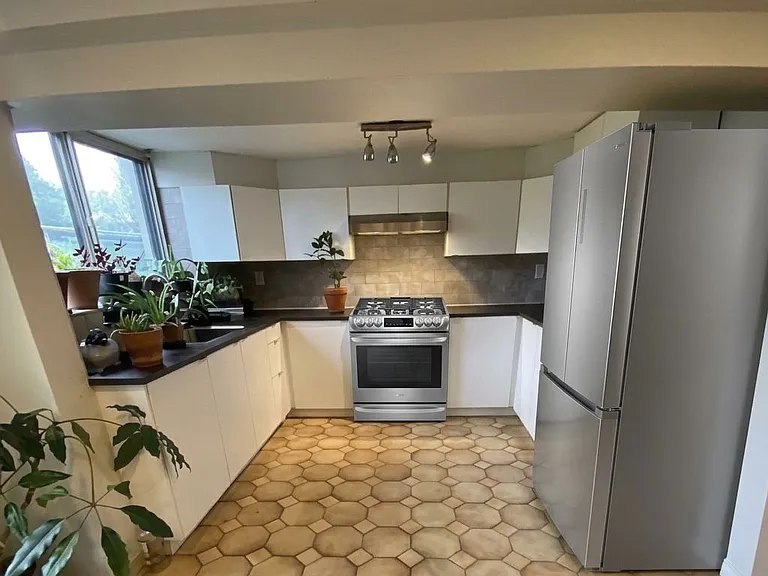 65 Newlin Cres #LOWER — Photo 3