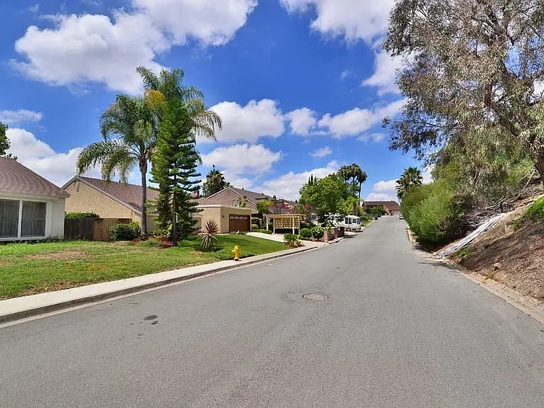 9917 Mozelle Ln — Photo 8