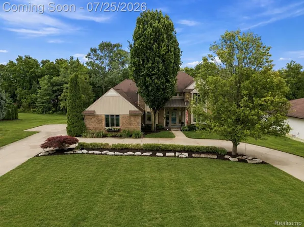 61076 Miriam Dr, Washington, MI 48094