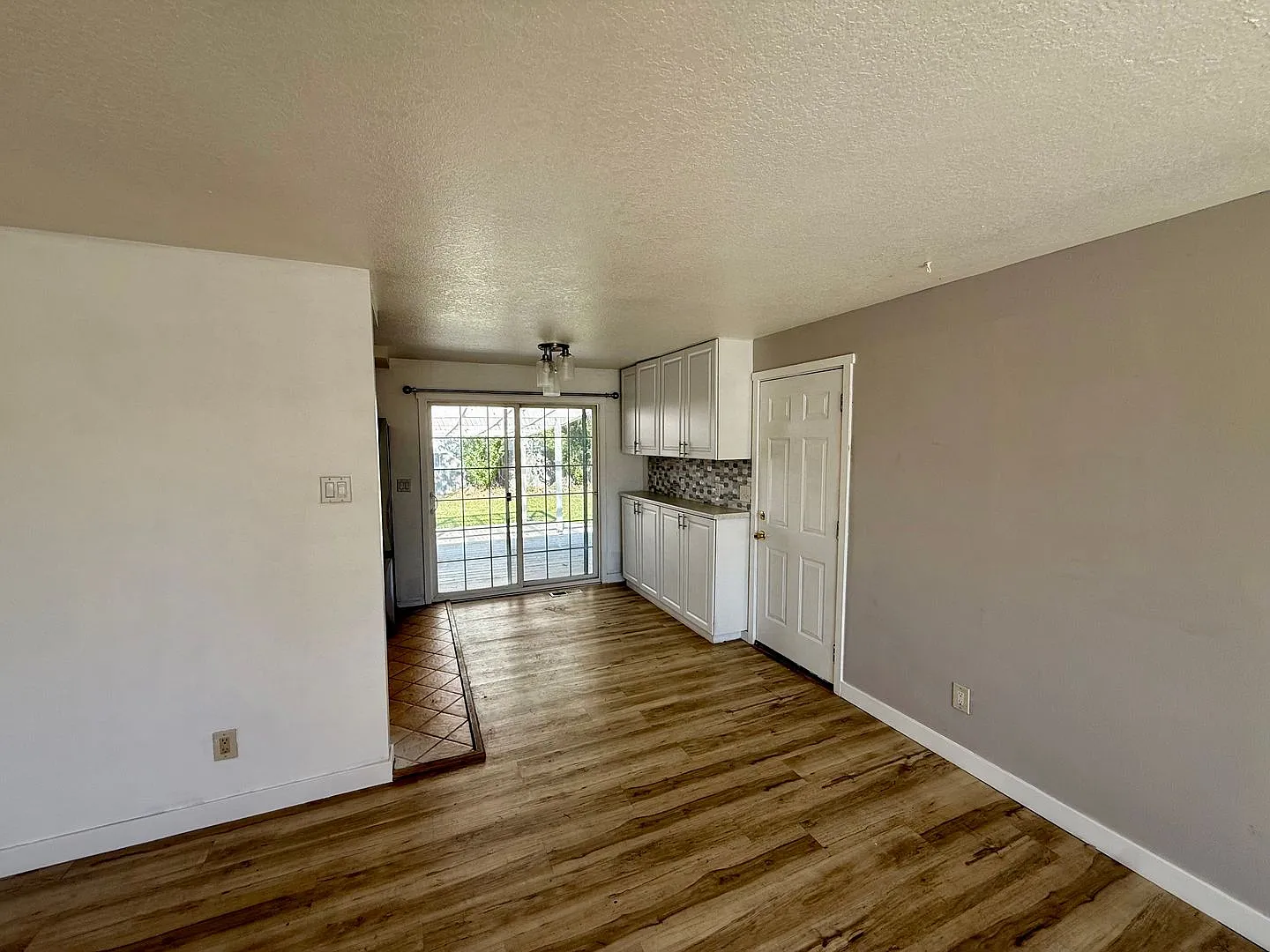Spacious 3-Bedroom Home With Flex Space, 2-Car Garage & Fenced Yard — Photo 2