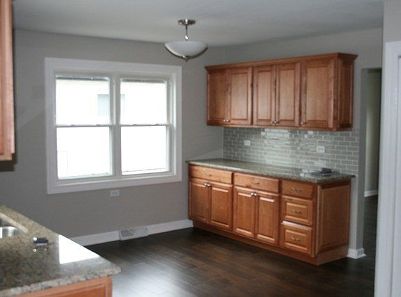 5th image of 438 N Westmore Ave