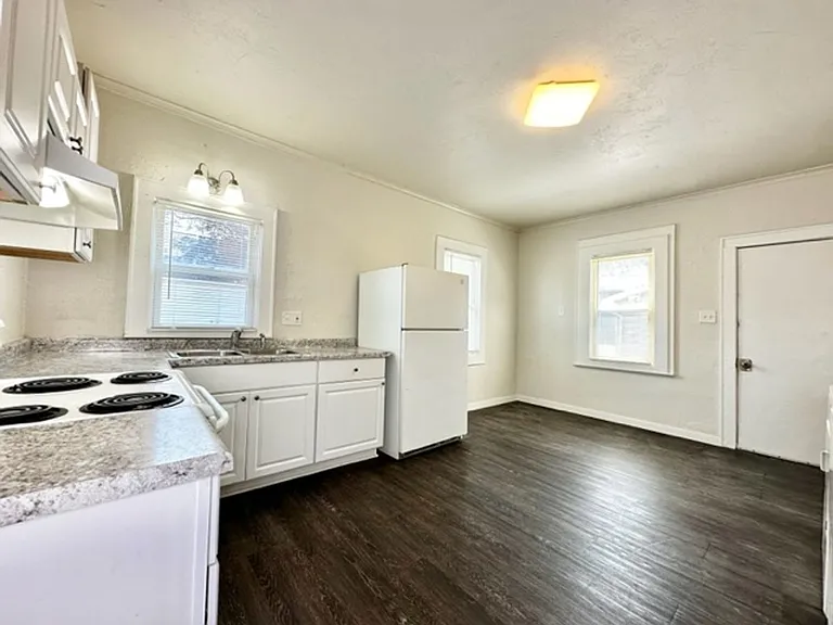 1152 Stuart St — Photo 7