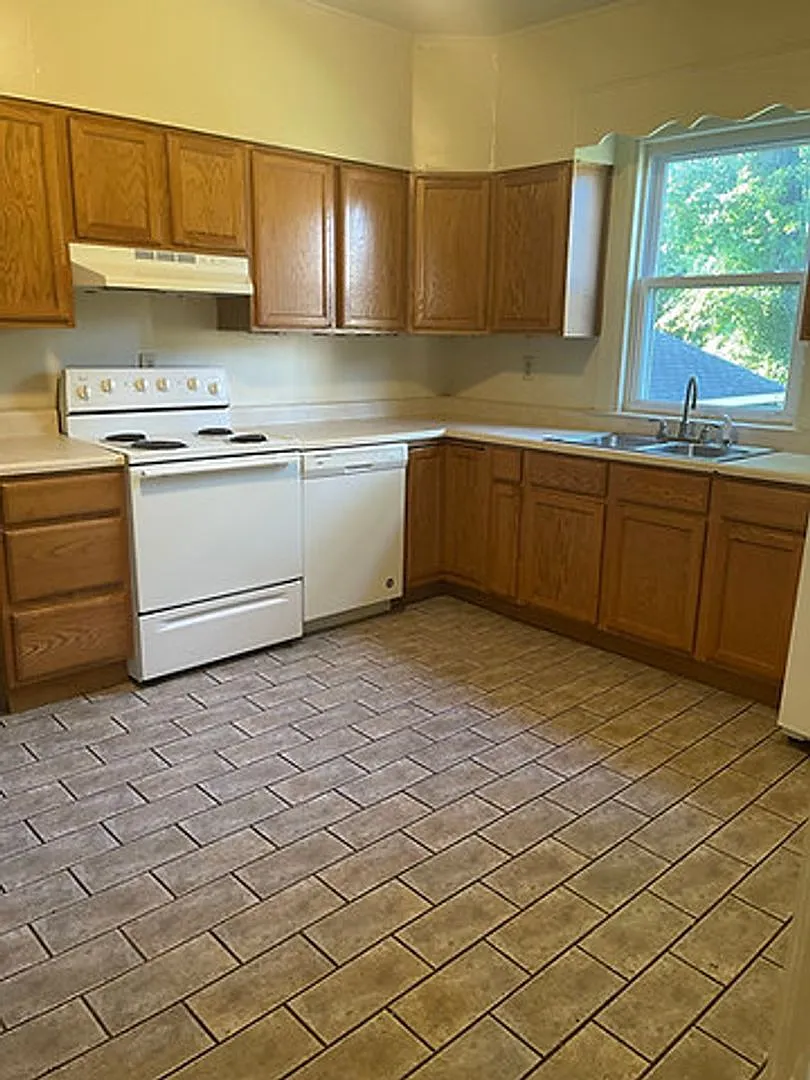 321 S. Main St. — Photo 4