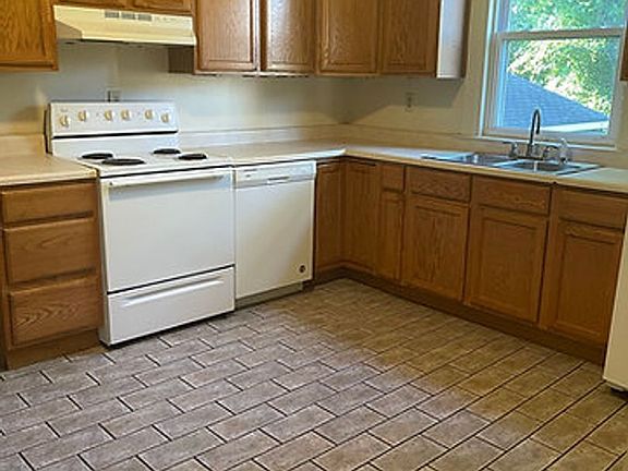 4th image of 321 S Main St