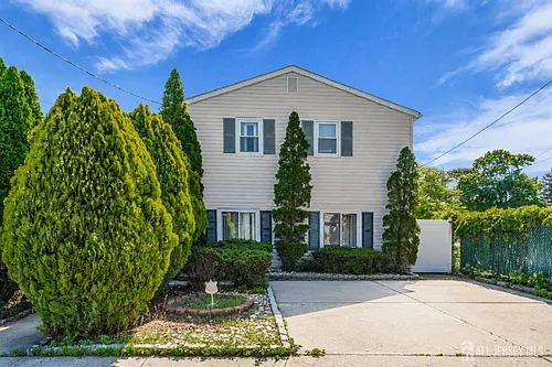 12 Jacobson St Photo 1