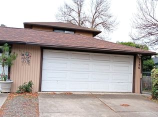 1156 Skeeters Ln, Medford, OR 97504