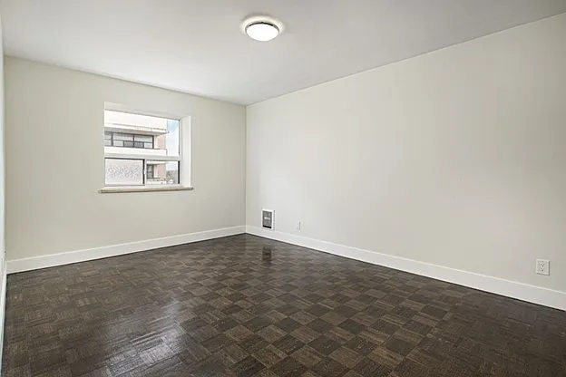 110 Park Rd S — Photo 9