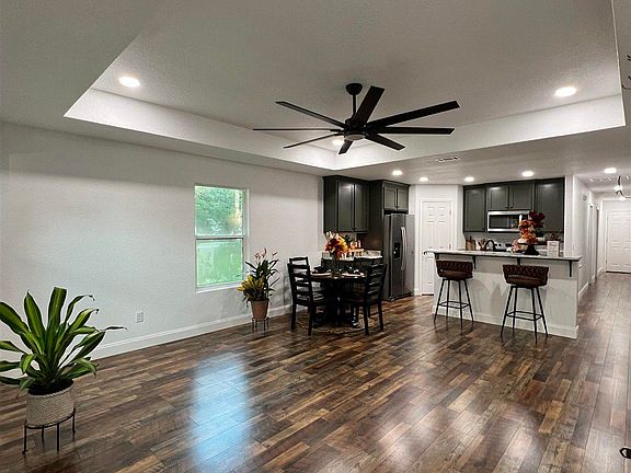 3rd image of 4401 Wagonwheel Cir
