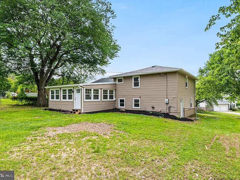 271 S Dillwyn Rd — Photo 24