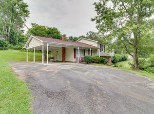 1016 Gay St, Dandridge, TN 37725