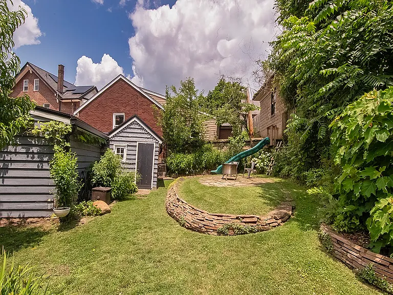 6051 Grafton St — Photo 27