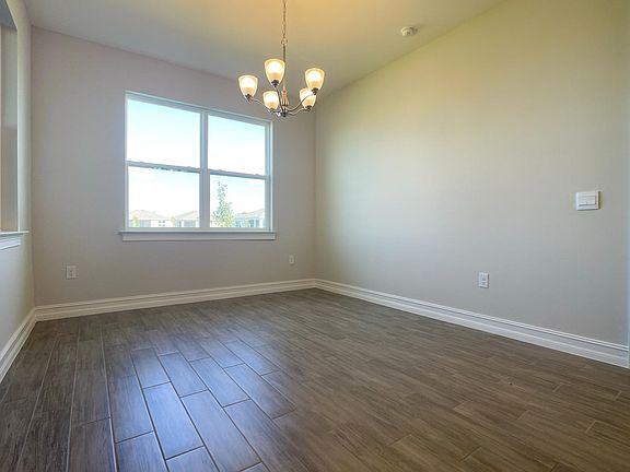 5th image of 413 Coral Reef Pl