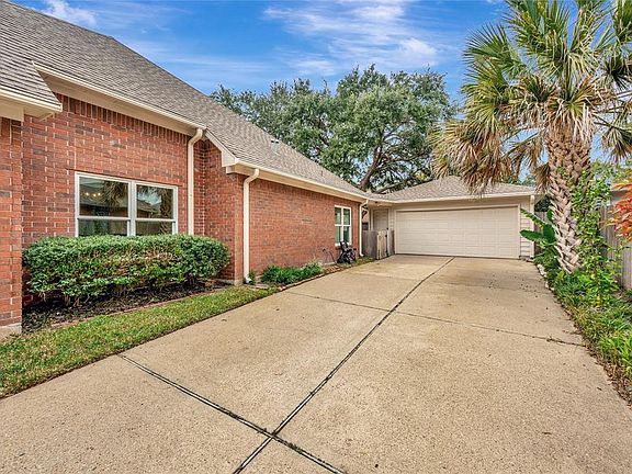 3rd image of 11811 Lone Hickory Court