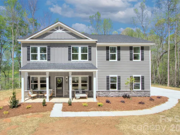 1033 Harrogate Dr, Bessemer City, NC 28016
