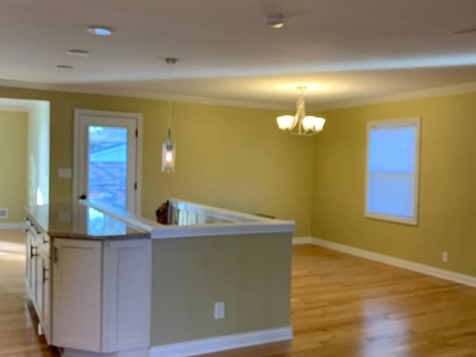 3 bed, 1636 sqft, $2,350 — Photo 2