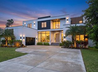 1076 Snell Isle Blvd NE, Saint Petersburg, FL 33704